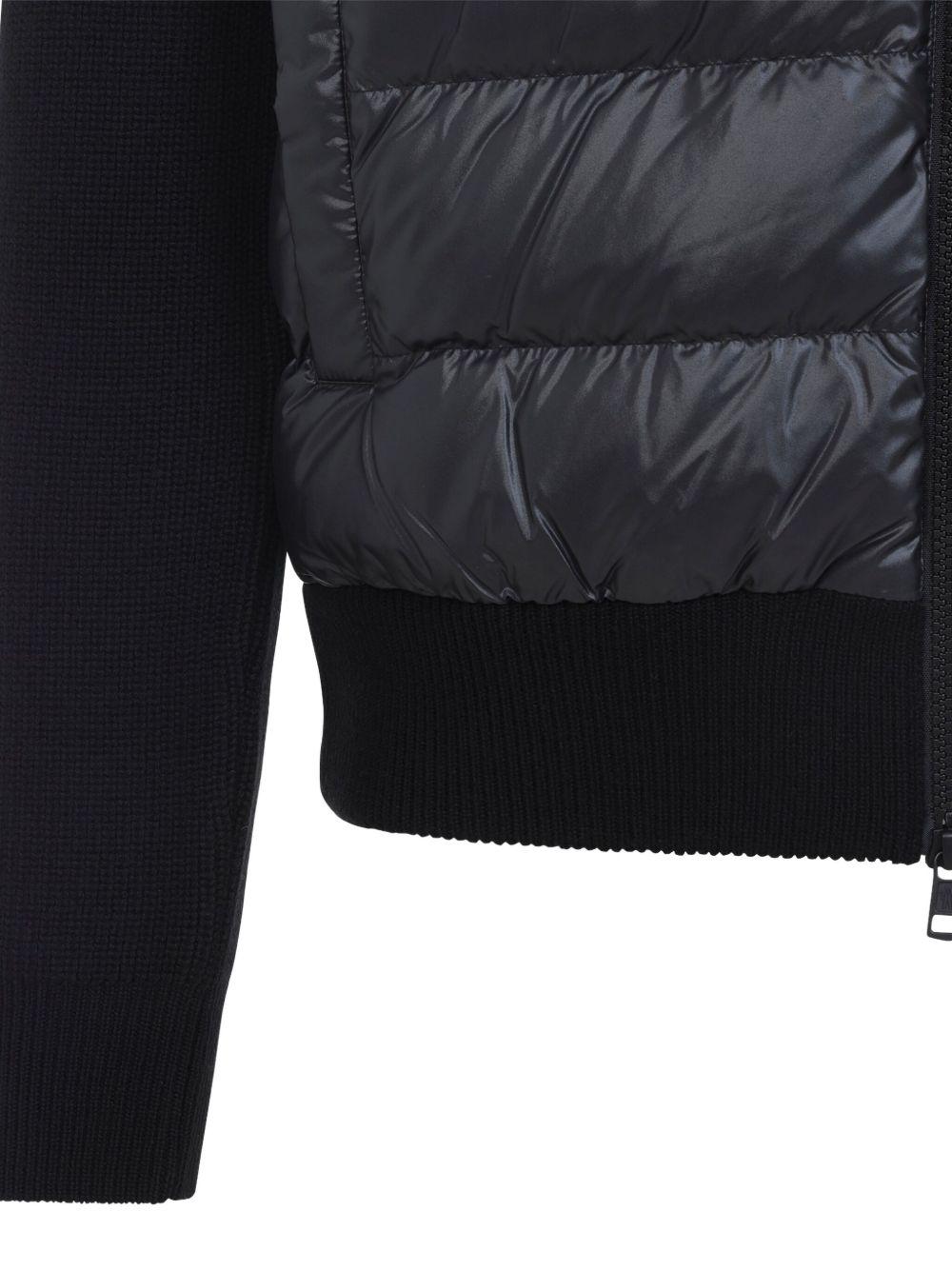 MONCLER Giacca bomber nera imbottita con cappuccio e tasche laterali 