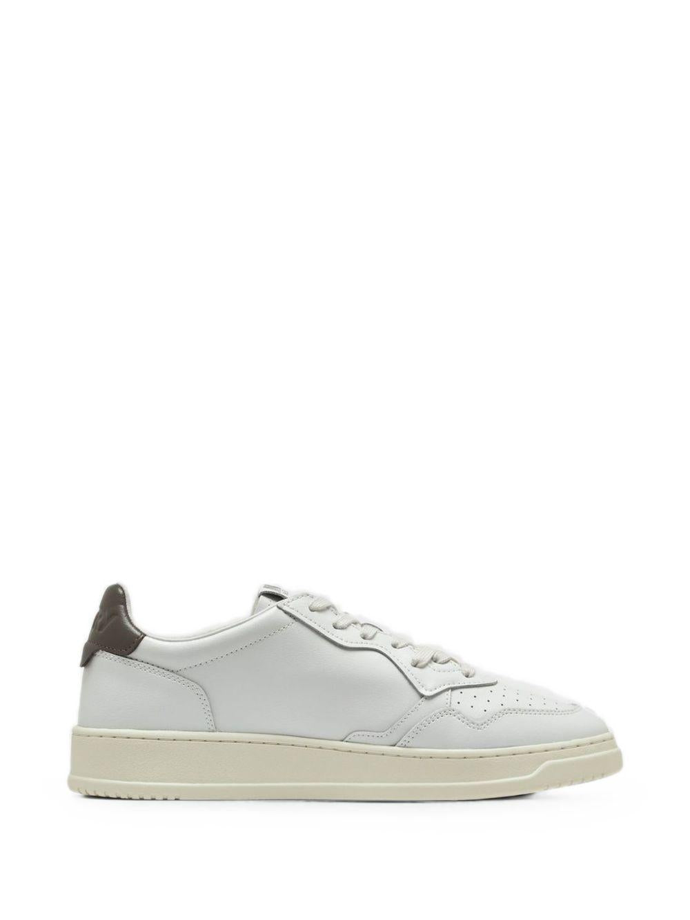 AUTRY Sneakers Medalist in pelle bianca con dettaglio marrone 