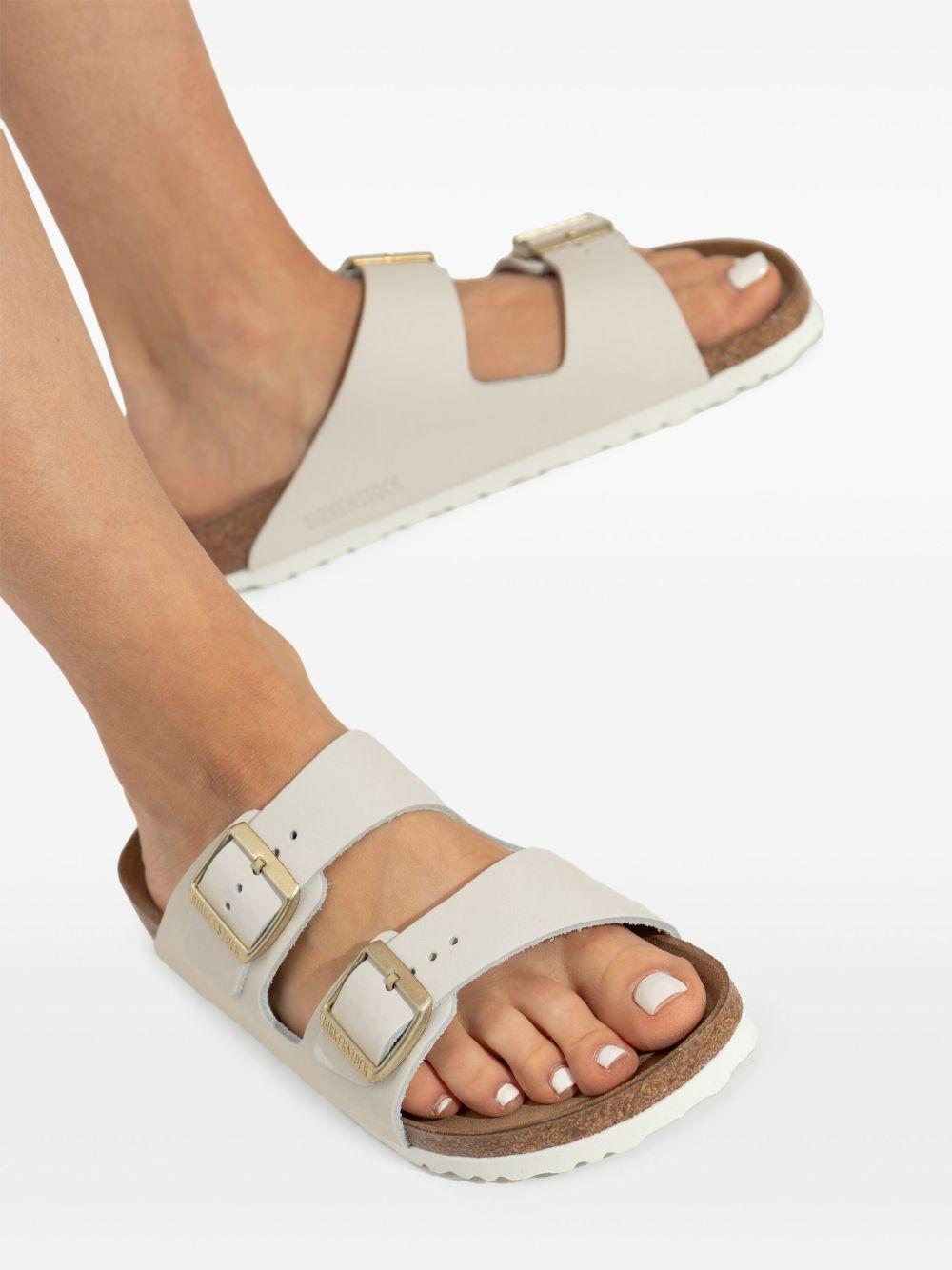 BIRKENSTOCK Ciabatte bianco sporco 'Arizona' con doppia fascia 