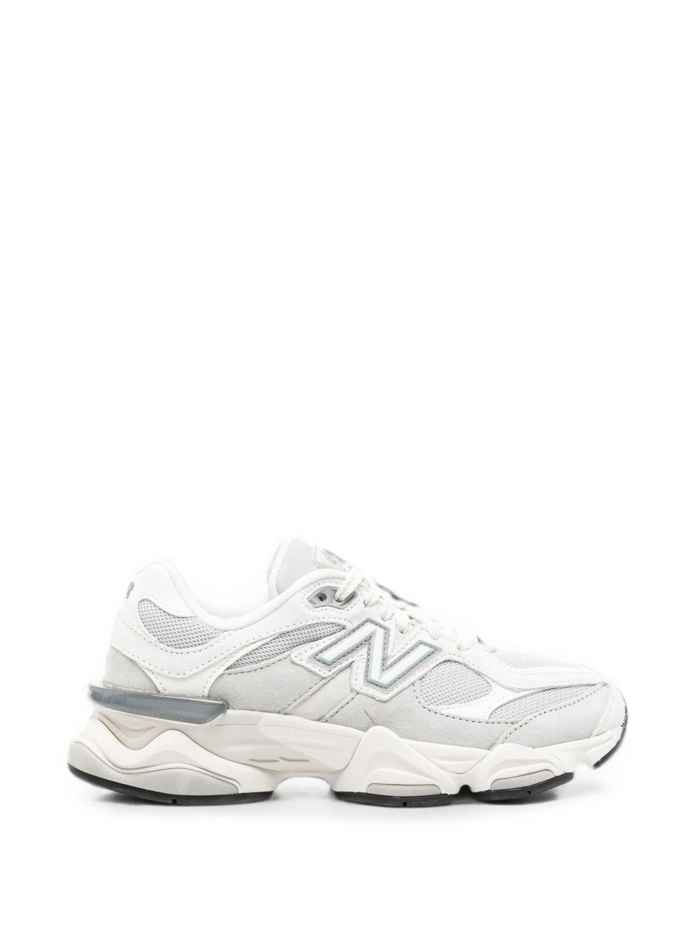 NEW BALANCE Sneakers 9060 bianche e grigie con tomaia in mesh e rivestimenti in suede 