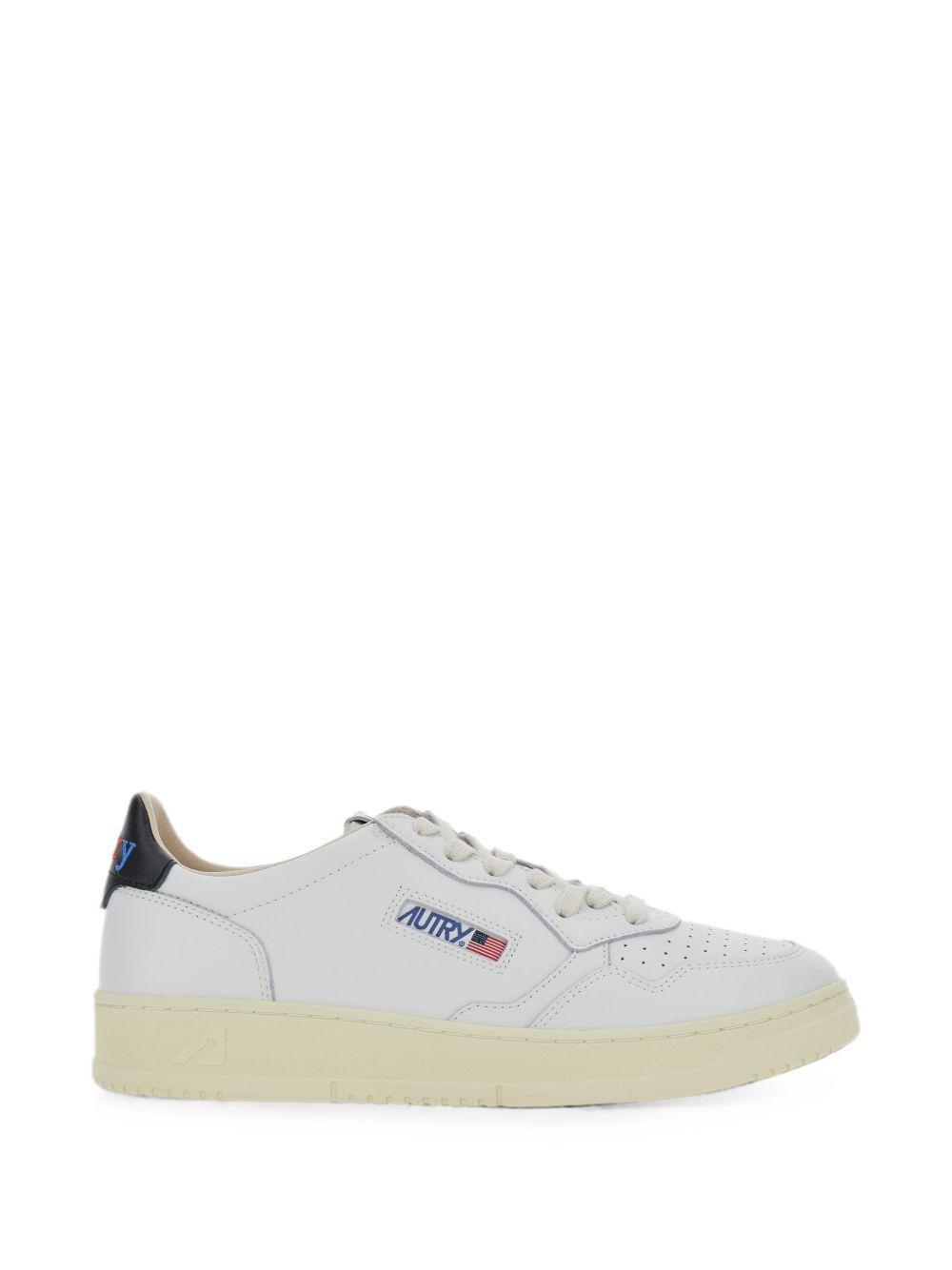 AUTRY Sneakers Medalist in pelle bianca con dettaglio nero 