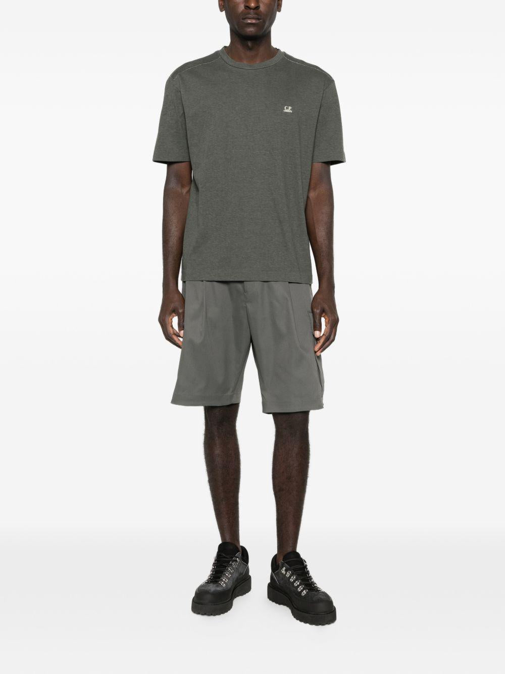 CP COMPANY T-shirt in cotone grigio con logo 