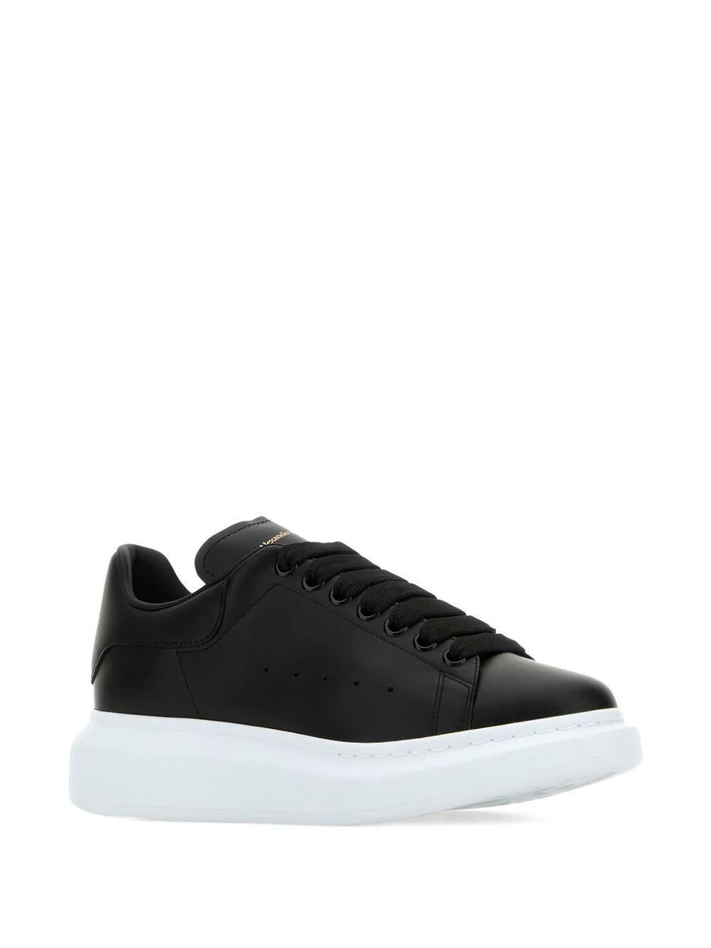 ALEXANDER McQUEEN Sneakers 'Oversize' in pelle nera con platform a contrasto 